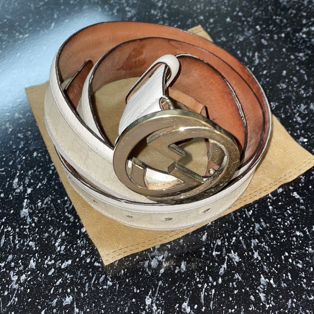 White and beige/brown